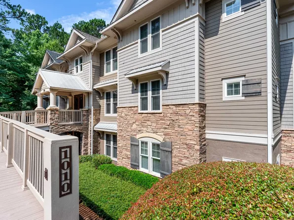 1010B Portage Trl, Greensboro, GA 30642