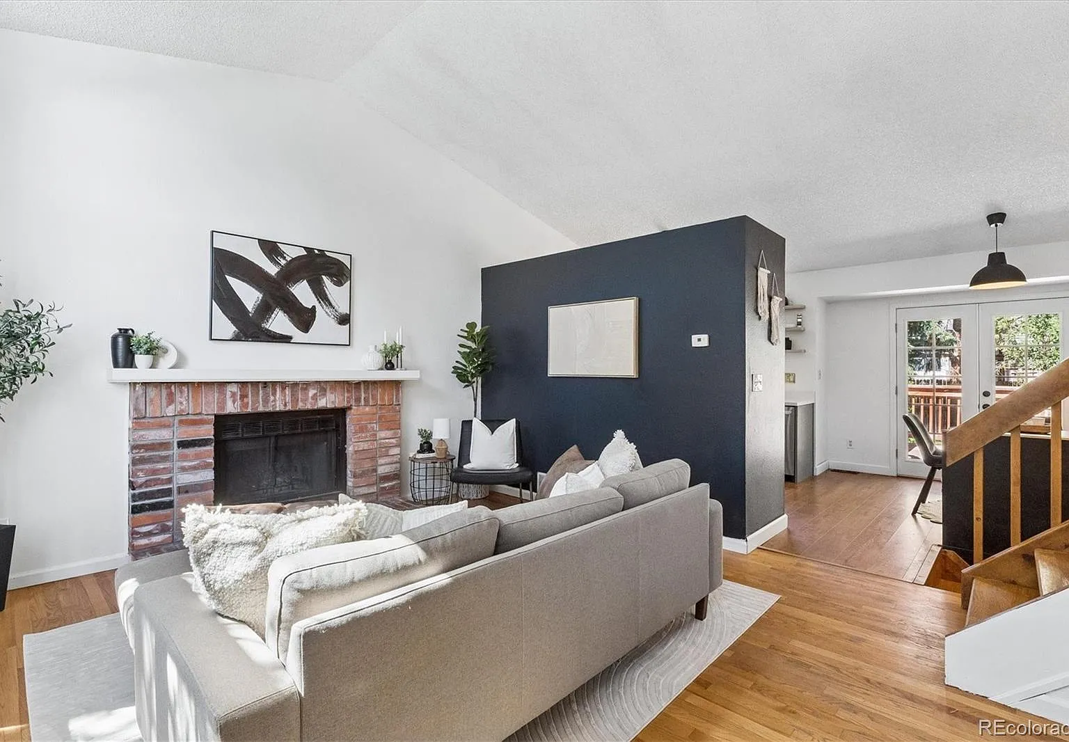 3 bed, 1.0 bath, 1012 sqft, $2,800 — Photo 3