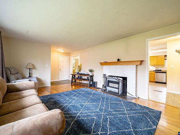 3rd image of 5940 Macleay Rd SE