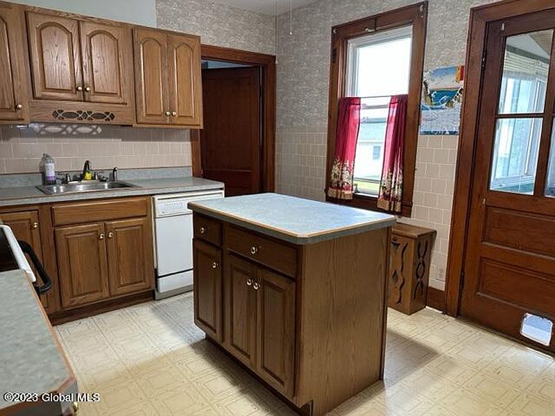 4th image of 8 N Clement Avenue