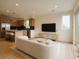 5813 W Lexington Ave