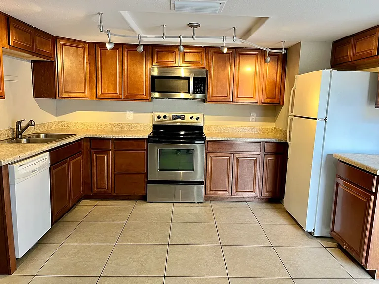 3352 W Harmont Dr #1 — Photo 9