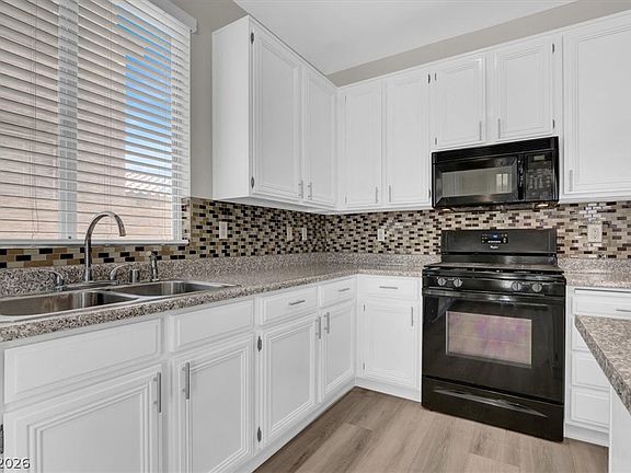 5th image of 3040 Carbondale St