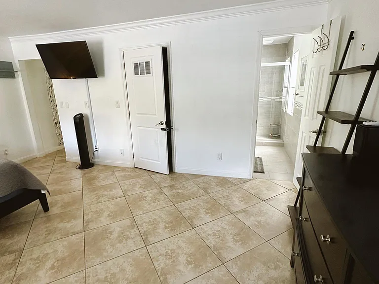 5725 Green Blvd #GUEST HOUSE — Photo 8