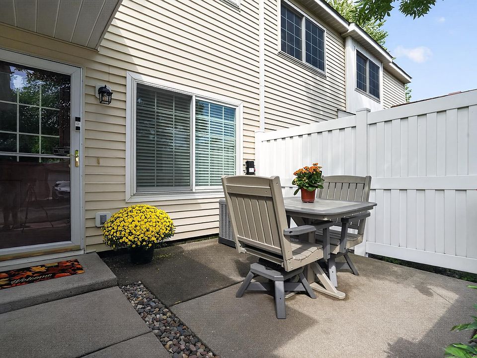 1st image of 15955 Finch Ln