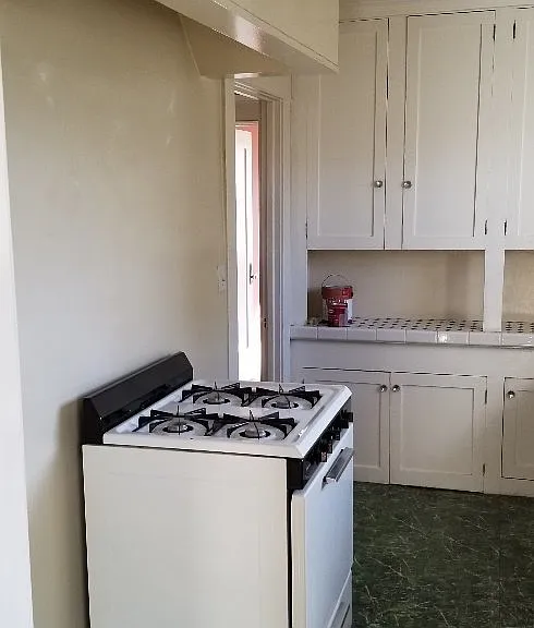 1320 N Harvard Blvd — Photo 16