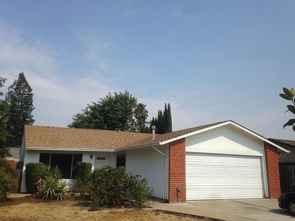 323 Briggs Ct 4 bd/2 ba/ 2 car gar
