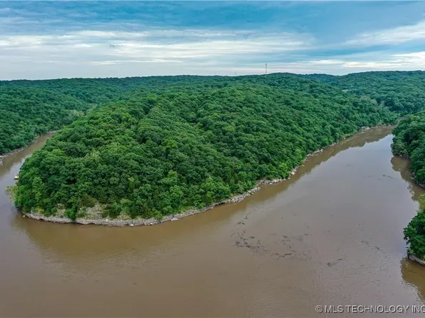 64004 E 222nd Rd, Wyandotte, OK 74370