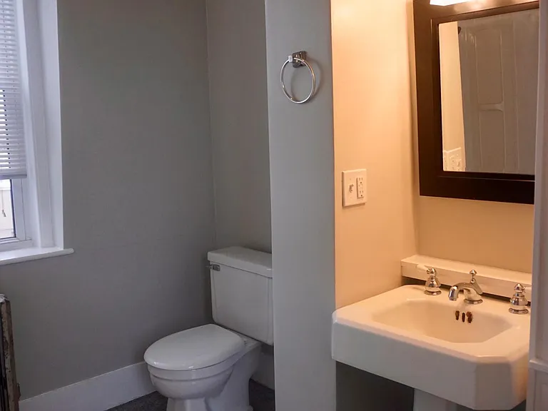678A Maplewood Ave — Photo 16