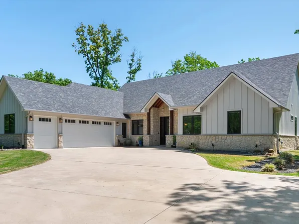 934 Waters Edge Dr, Corsicana, TX 75109