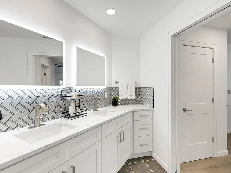 606 Marcus St #26 — Photo 26