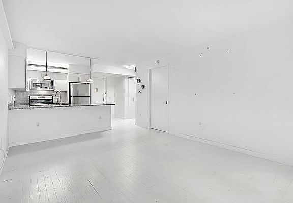 4th image of 555 W 23rd St APT S6g