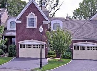 15 Lancaster Ct, Manhasset, NY 11030