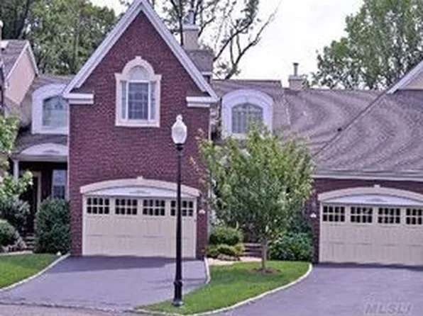 15 Lancaster Ct, Manhasset, NY 11030
