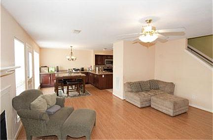 4th image of 642 Shady Brook Dr
