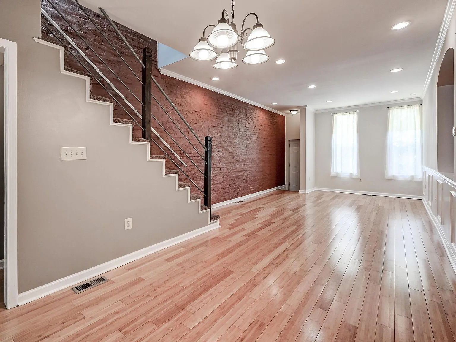 3 bed, 2380 sqft, $2,300 — Photo 4