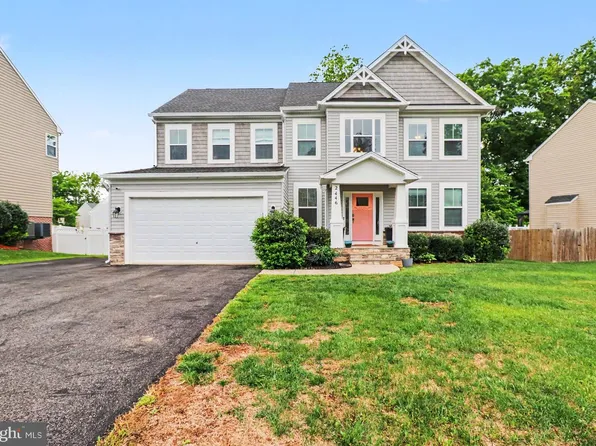 2446 Towering Oak Ct, Locust Grove, VA 22508