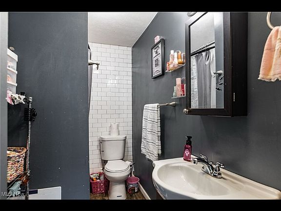 5th image of 1321 1/2 Lakeview Dr #1