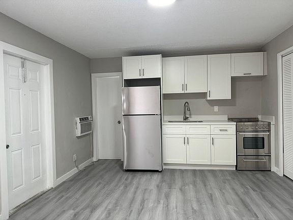 2nd image of 500 SE 22nd St #12