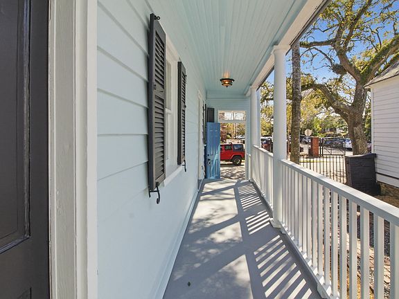 4th image of 16 Moultrie St