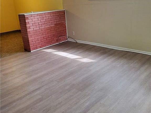 2nd image of 1867 Edgewood Dr