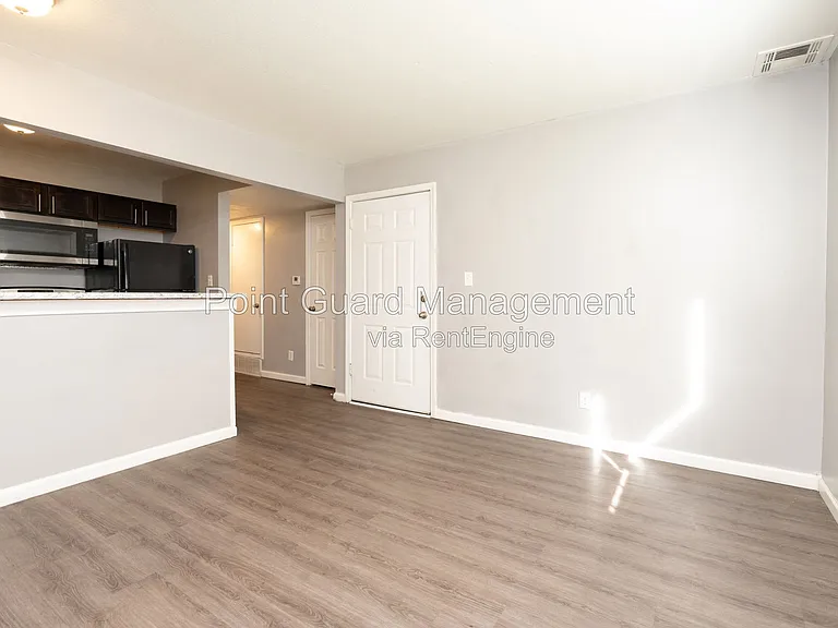 2110 E 16th St N #101 — Photo 4