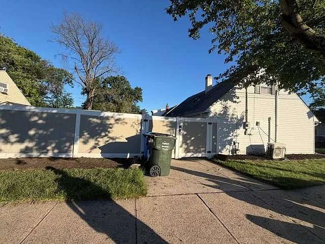 3 bed, 1387 sqft, $3,300 — Photo 4
