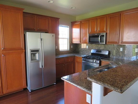 3rd image of 825 Amethyst Ave