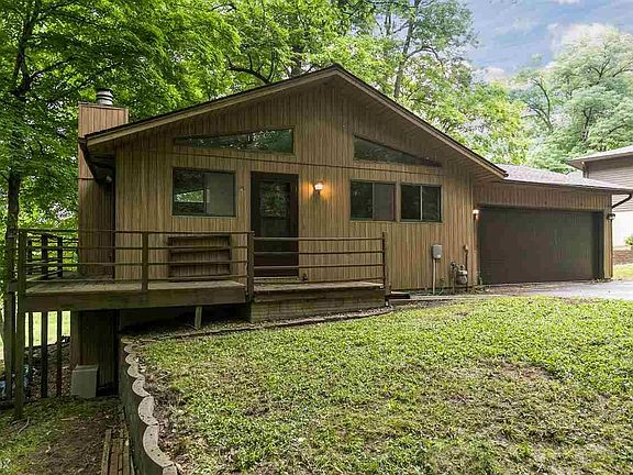 3rd image of 3682 Coral Cove Ln NE