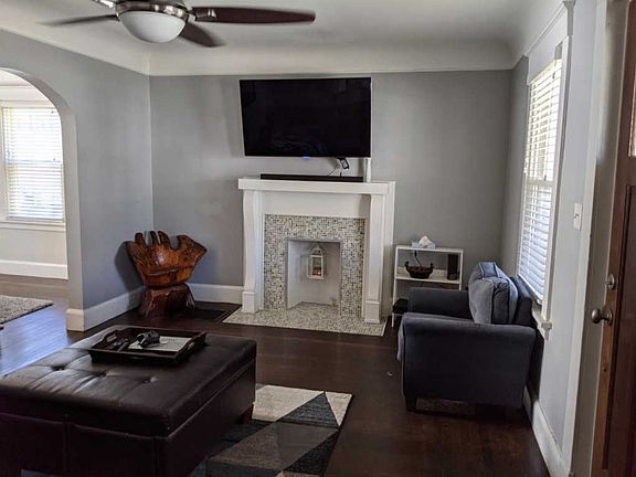3rd image of 4030 Catherine Ave