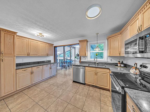 3rd image of 103 Dumbarton Ave
