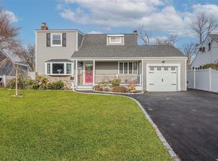 141 Greenwood Dr, North Babylon, NY 11703