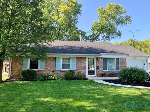 25 Mount Vernon Dr, Waterville, OH 43566