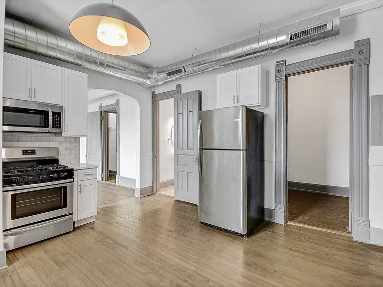 1659 W 21st St #2R — Photo 5