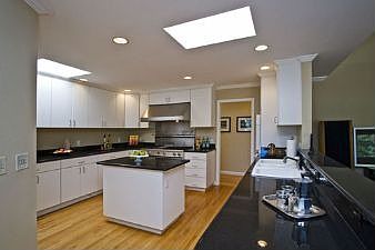 Kitchen :: 3635 Ralston Avenue