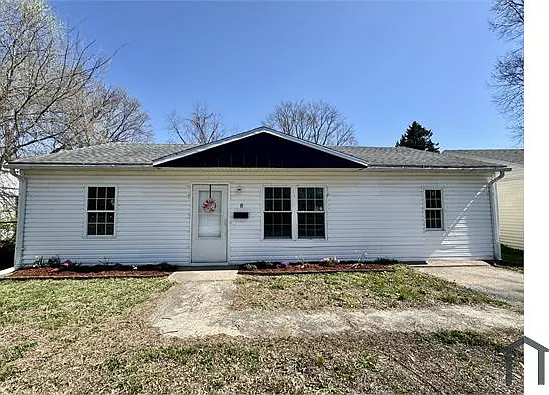 8 Louise Ln — Photo 1
