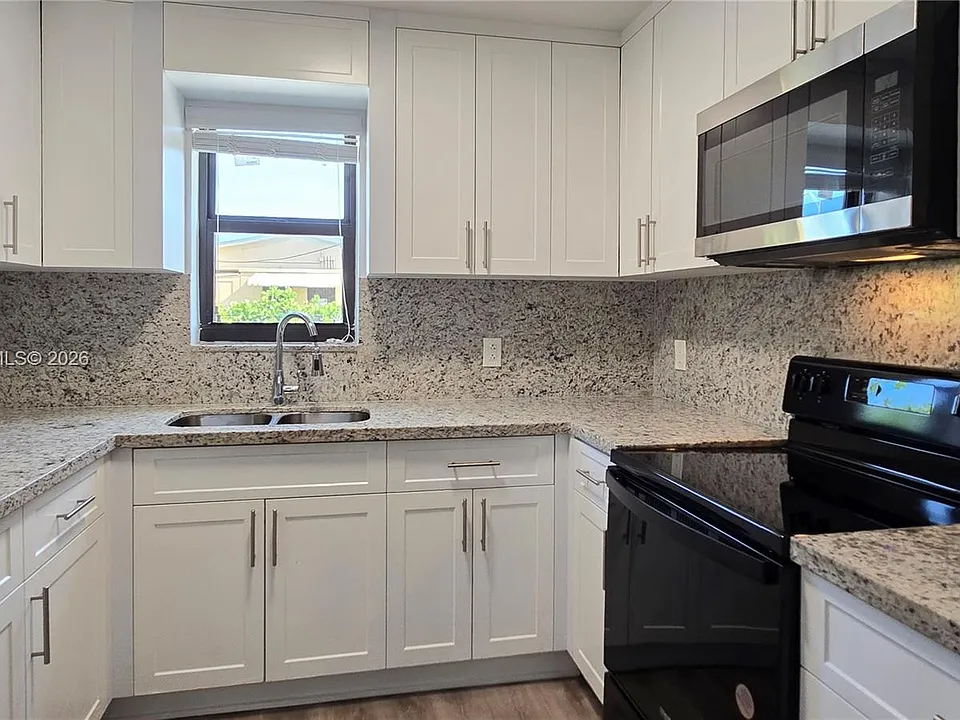 50 W 28th St #52