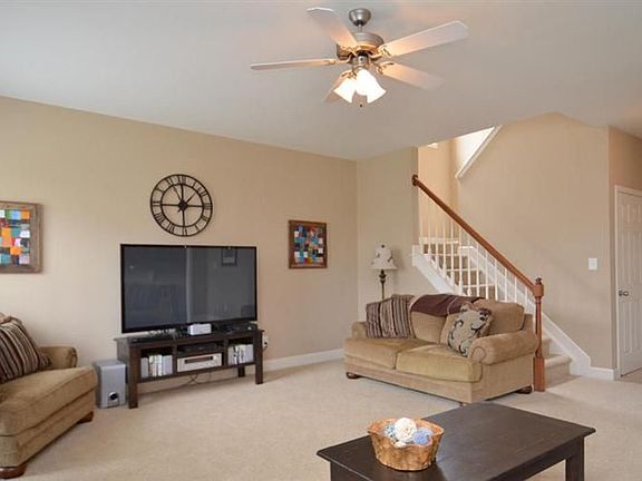3rd image of 3872 Winthrop Dr