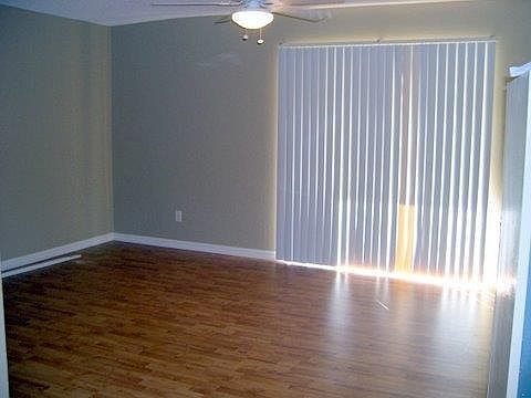 3rd image of 172 Lewfield Cir