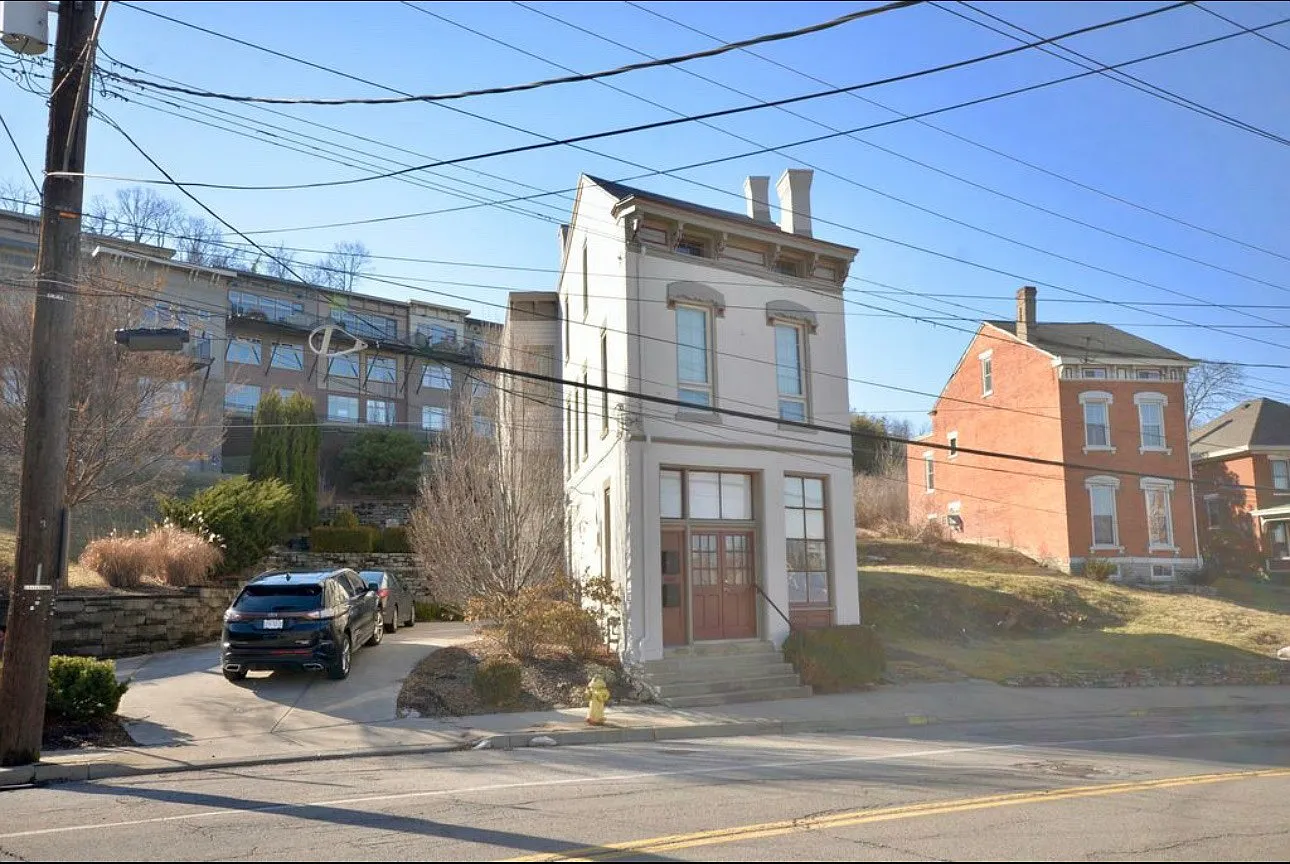2 bed, 1009 sqft, $1,750 — Photo 1