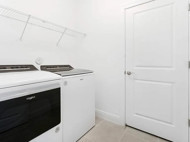 552 Sanderling Cir — Photo 11
