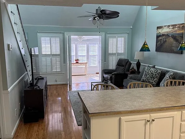 902 Sea Mountain Hwy APT 5, North Myrtle Beach, SC 29582