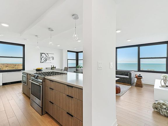5th image of 3440 N Lake Shore Dr APT 17A
