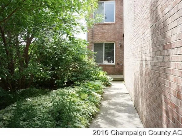 1319 E Harding Dr, Urbana, IL 61801