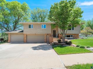 2404 S Arbor Ave, Sioux Falls, SD 57106