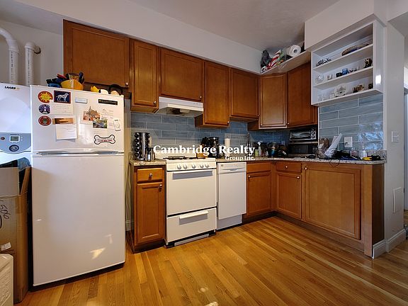 2nd image of 1054 Cambridge St #2T