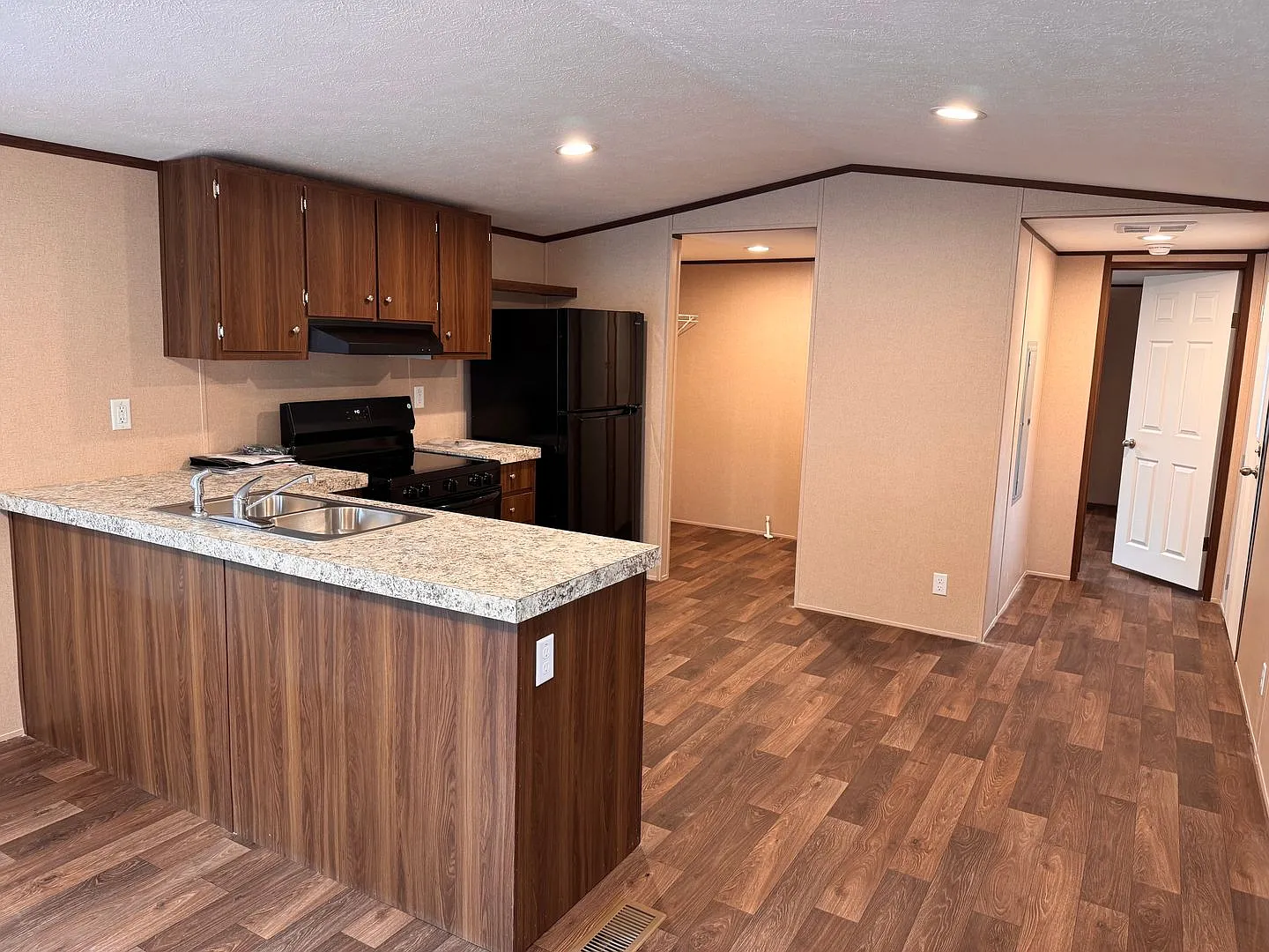 Brand New 3 Bed, 2 Bath Mobile Home! — Photo 4