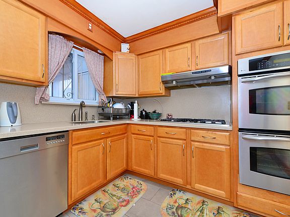 5th image of 1525 E 94th St