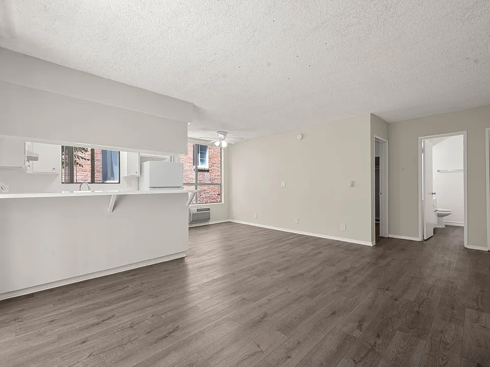 523 S Mariposa