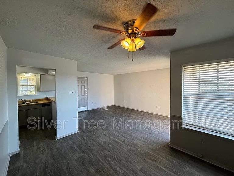 4820 Wellesley Ave #A — Photo 14